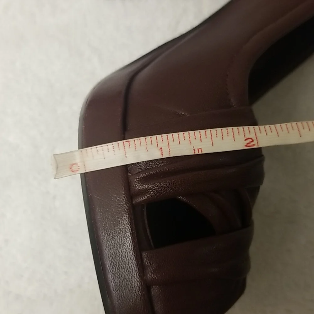 COLE HAAN maroon leather pumps